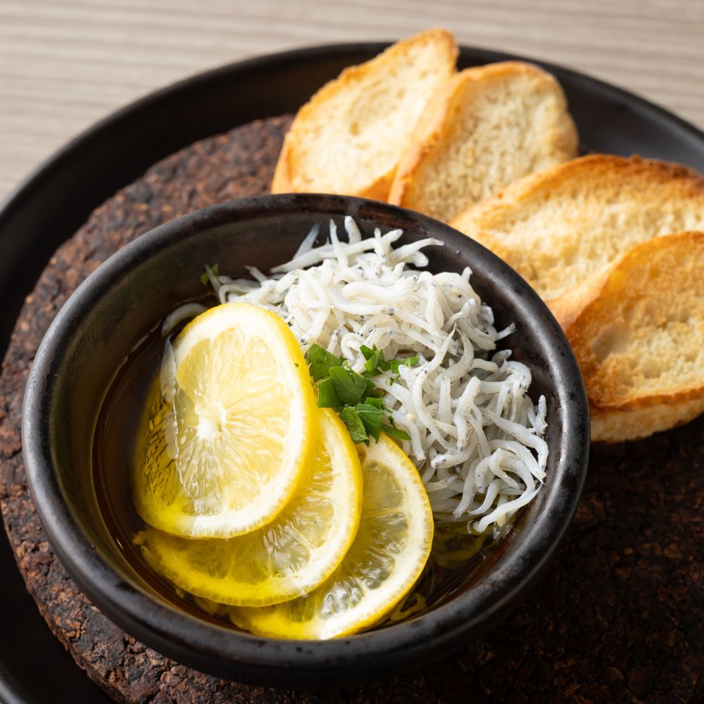 しらすとレモンのアヒージョ