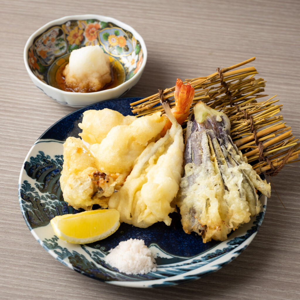 厳選天ぷら盛り合わせ(ナス・イカ・キス・牡蠣・海老)