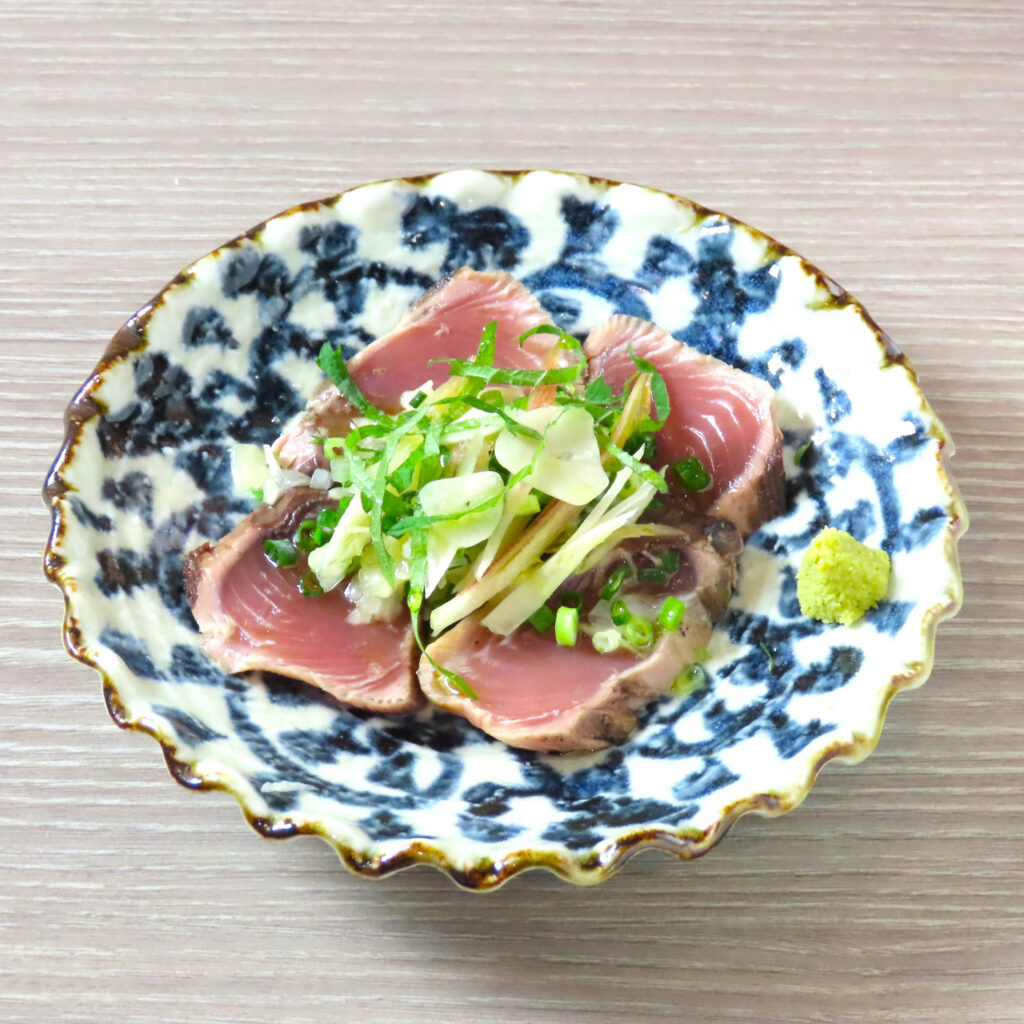 かつお藁焼きのたっぷり薬味乗せ　