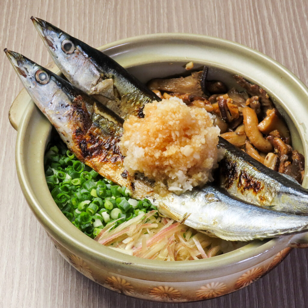 さんまと秋のきのこの土鍋ご飯